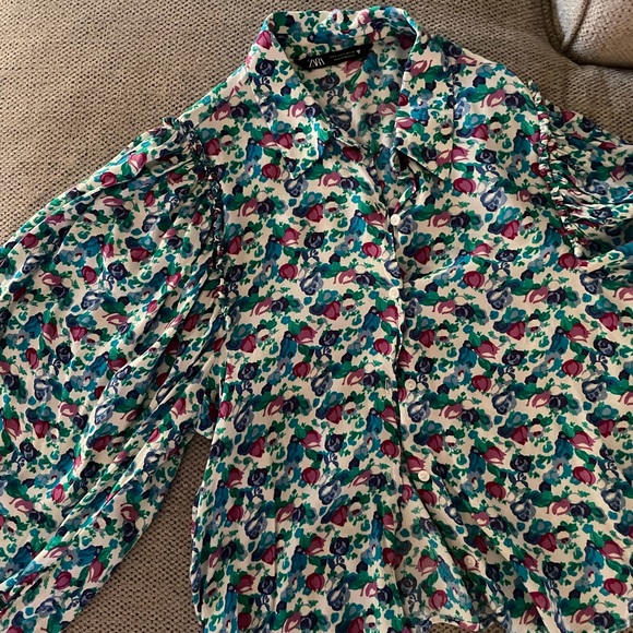ZARA Loose-Fitting Printed Shirt - Picture 2 of 4